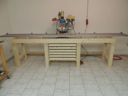 Blue Max 8 mit Arbeitstisch.jpg