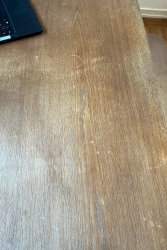 Schreibtisch_Oberfläche.jpg Schreibtisch_Oberfläche.jpg