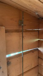 Innen links, Spalt bei Tür.jpeg