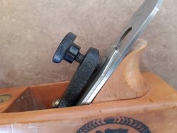 Eisen liegt oben an.jpg