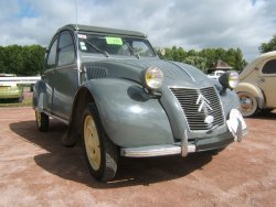 1280px-2CV-1956-Caen.jpg