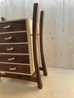 Schmuckschrank 5 Seite.jpg