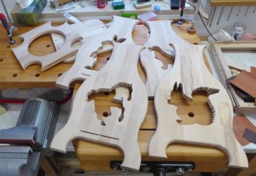 35_Einzelteile vor Leimen.jpg