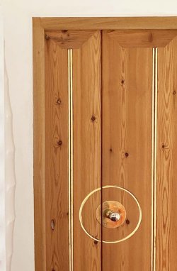 SchlaziTü Kopie.jpg