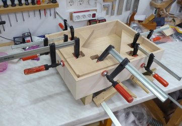 32a_Schublade leimen.jpg 32a_Schublade leimen.jpg