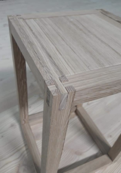 Eiche Hocker Bild 1.PNG