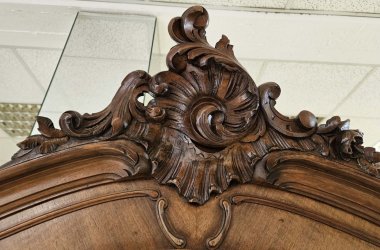 Nussbaum_Schrank_Detail_01.jpg