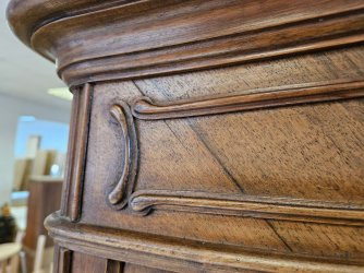 Nussbaum_Schrank_Detail_03.jpg