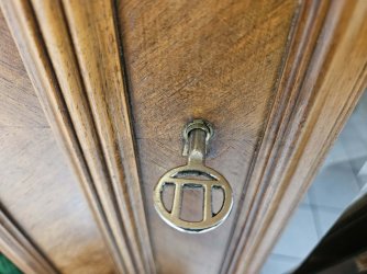 Nussbaum_Schrank_Detail_06.jpg