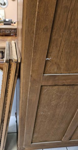 Nussbaum_Schrank_Einlegeboeden_auf_Zahnleisten_02.jpg