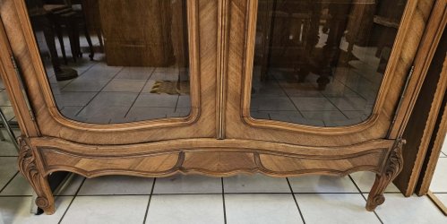 Nussbaum_Schrank_Front_02.jpg