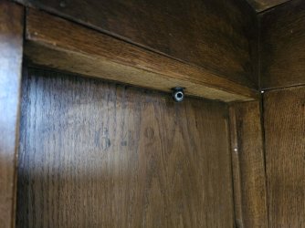 Nussbaum_Schrank_Deckel_Verbinder_links_oben_01.jpg