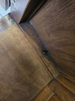 Nussbaum_Schrank_Sockel_Verbinder_links_unten_01.jpg
