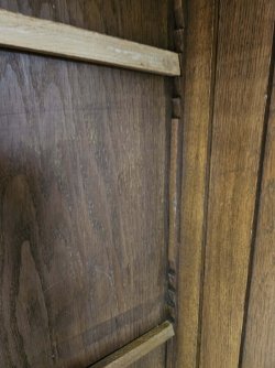 Nussbaum_Schrank_Segment_Zahnleiste_links_mitte_02.jpg