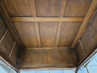 Nussbaum_Schrank_Sockel_unten_01.jpg