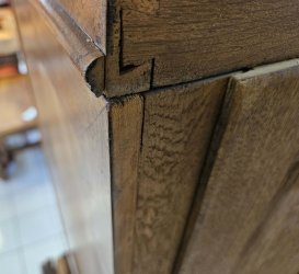 Nussbaum_Schrank_Deckel_Seitenwand_Tischlerplatte_rechts_oben_01.jpg