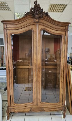 Nussbaum_Schrank_Front_01.jpg