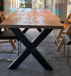 Tisch 1.jpg