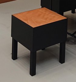 Hocker Valchromat schwarz.jpg