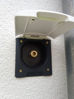 Aussen-Druckluft_5_eingebaut-mit-Abdeckung.jpg
