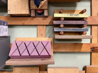 Schleifsteine.jpg Schleifsteine.jpg