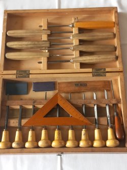 Rarität: Profi-Holzschnitz-Set im W. Huss Koffer – 17-teilig (Pfeil & Zwilling)