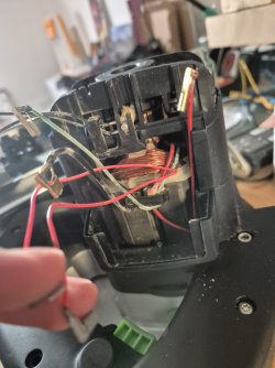 rote_Kabel.jpeg rote_Kabel.jpeg