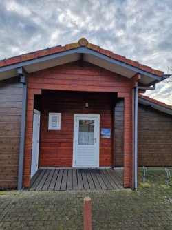 Haus von vorne Eingang.jpg