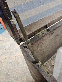Klappenbeschlag aus Messing (2).jpg