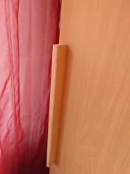 Kleiderschrank - selbst gemachte Griffe aus Buchenholz.jpg