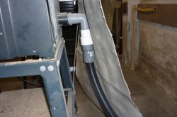 3 Absaugung hinter Säge.JPG