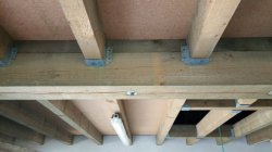Balken_Dachboden_Seite.jpg