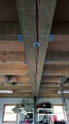Balken_Dachboden_von_unten.jpg