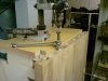 Couchtisch_056_Bohrmaschine mit Schaube als Führung mit Bohrung - Außerdem ist die angeschliffen.jpg